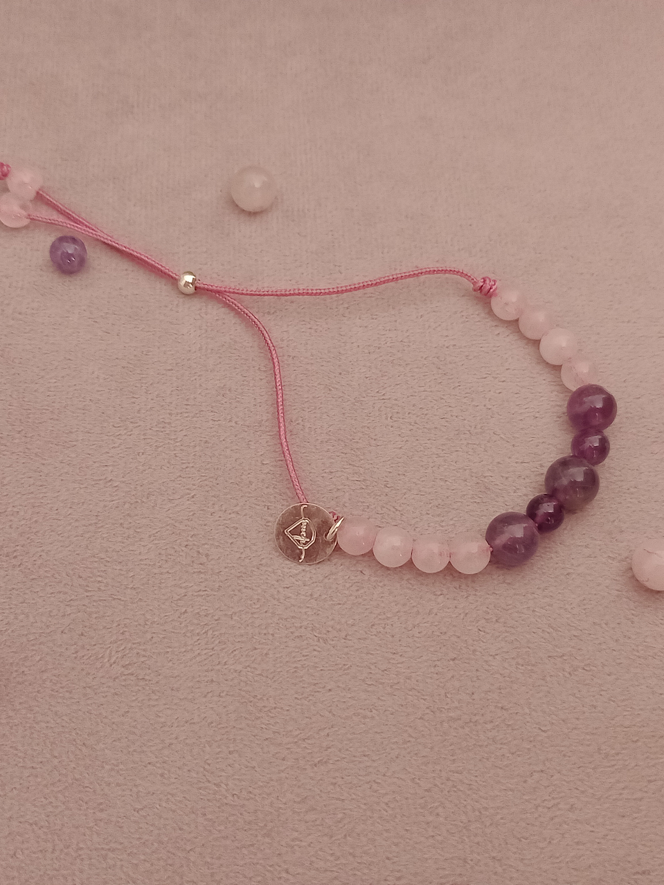 Conjunto de collar, pulsera regulable y aros de piedras cuarzo rosa y amatista  7