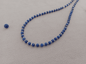 Collar de piedras lapislázuli y detalles de plata