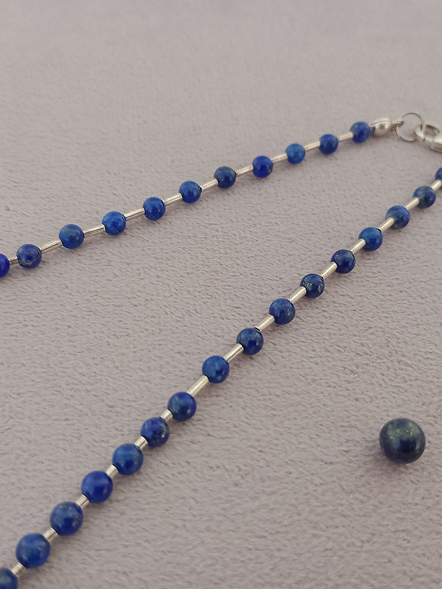Collar de piedras lapislázuli y detalles de plata 4