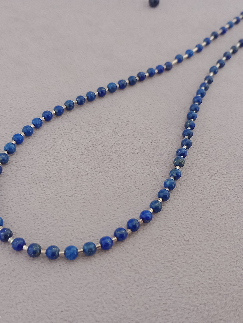 Collar de piedras lapislázuli y detalles de plata 5