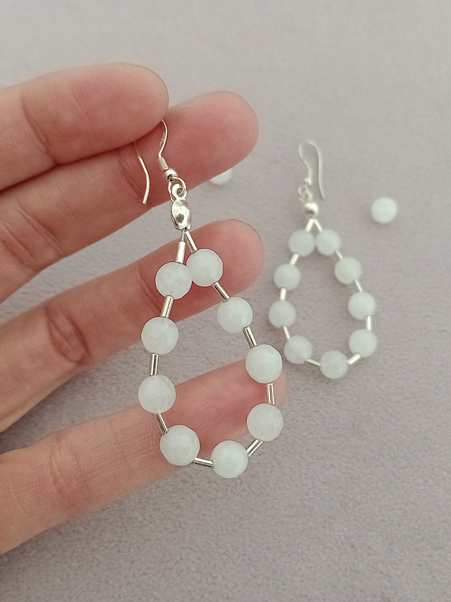 Aros de piedras cuarzo blanco y detalles de plata 2