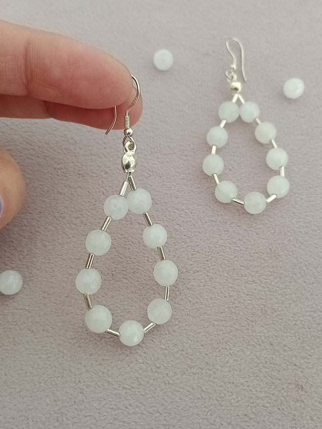 Aros de piedras cuarzo blanco y detalles de plata 1