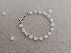 Pulsera de cuarzo blanco y mostacilla de plata