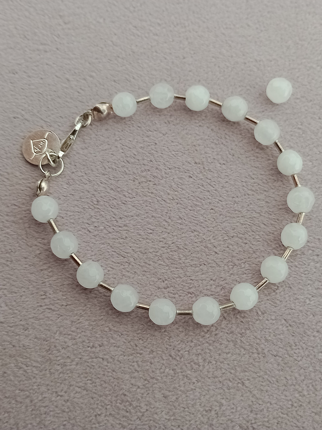 Pulsera de cuarzo blanco y mostacilla de plata 1