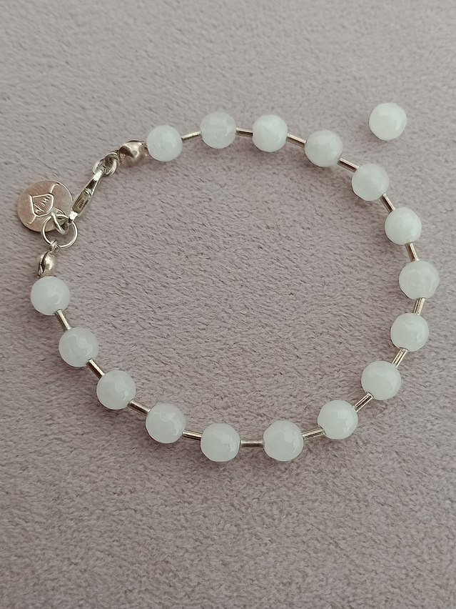 Pulsera de cuarzo blanco y mostacilla de plata 4
