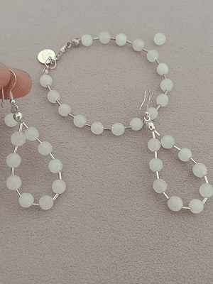 Conjunto de pulsera y aros de piedras cuarzo blanco y mostacilla de plata