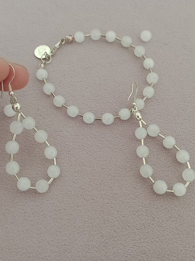 Conjunto de pulsera y aros de piedras cuarzo blanco y mostacilla de plata 1