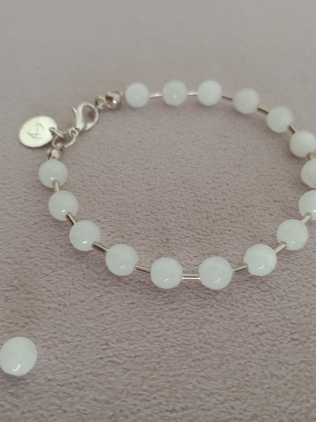 Conjunto de pulsera y aros de piedras cuarzo blanco y mostacilla de plata 3