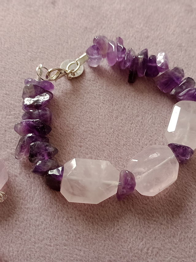 Conjunto de pulsera y aros de piedras amatista y cuarzo rosa 2
