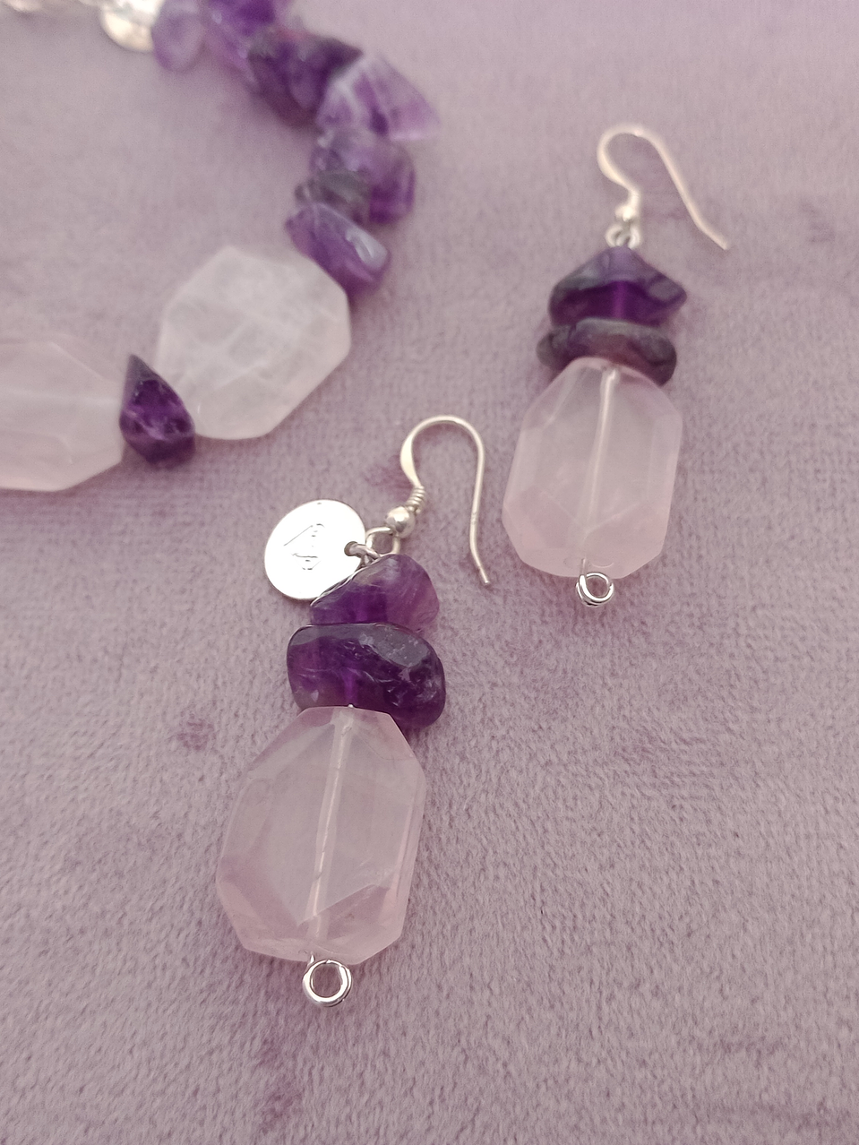 Conjunto de pulsera y aros de piedras amatista y cuarzo rosa 5