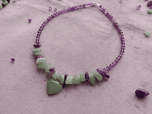 Collar de piedras corazón jade verde y amatista