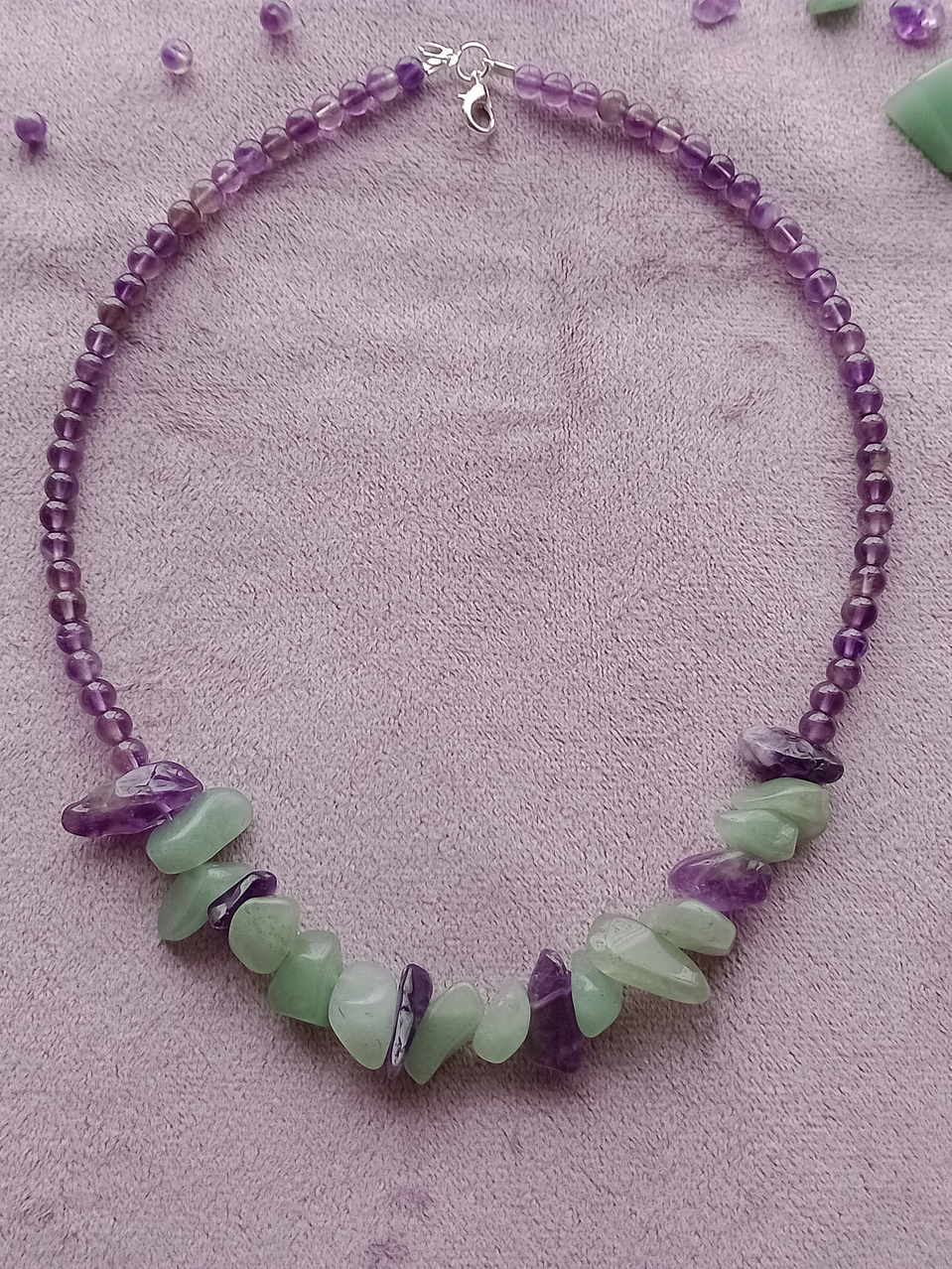 Collar de piedras jade verde y amatista 2