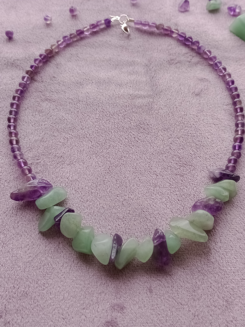 Collar de piedras jade verde y amatista 1