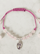 Pulsera de hilo regulable con piedras cuarzo rosado y medallita de la virgen de los rayos - Miniatura 2