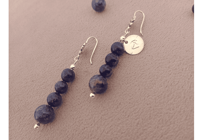 Aros flor de piedras lapislázuli y detalles de plata