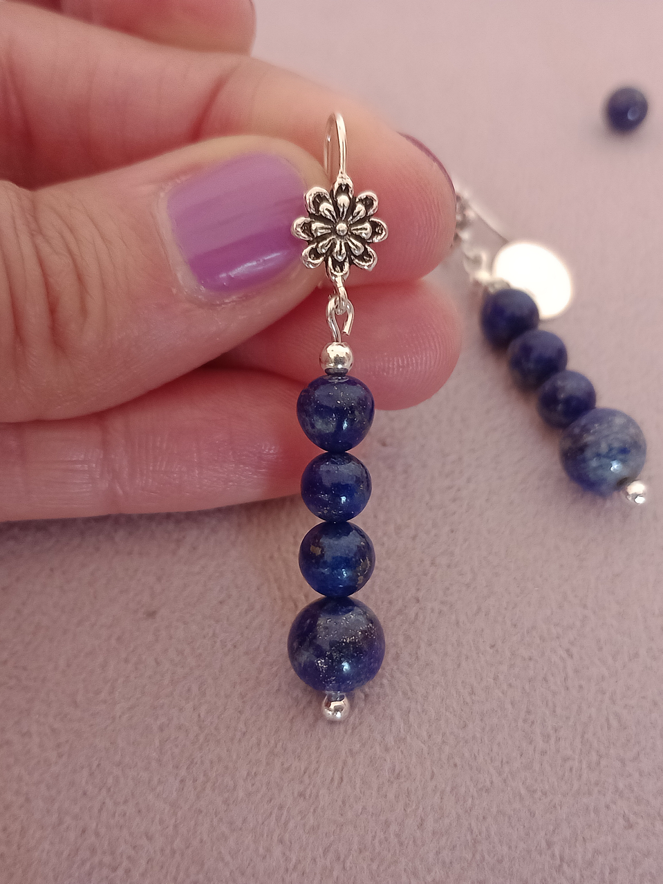 Aros flor de piedras lapislázuli y detalles de plata 2