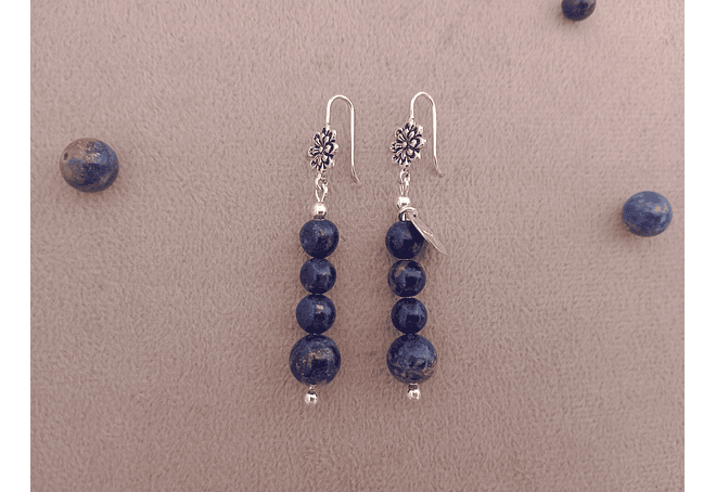Aros flor de piedras lapislázuli y detalles de plata