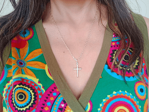 Cadena y cruz de plata