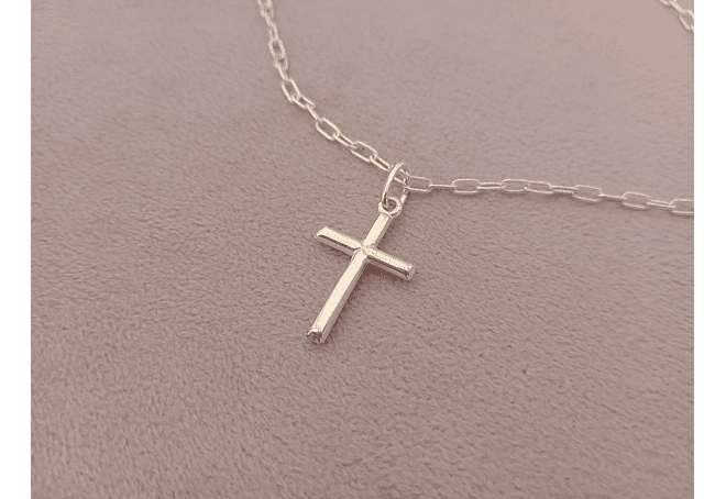 Cadena y cruz de plata