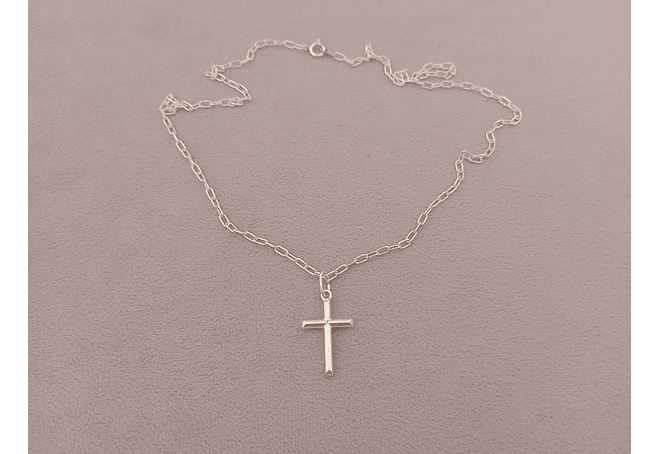 Cadena y cruz de plata