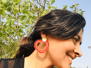 Aros corazón tejidos a mano con rocailles y delicas Miyuki