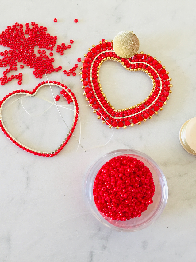 Aros corazón tejidos a mano con rocailles y delicas Miyuki 3