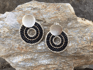 Aros tejidos a mano con rocailles y delicas Miyuki