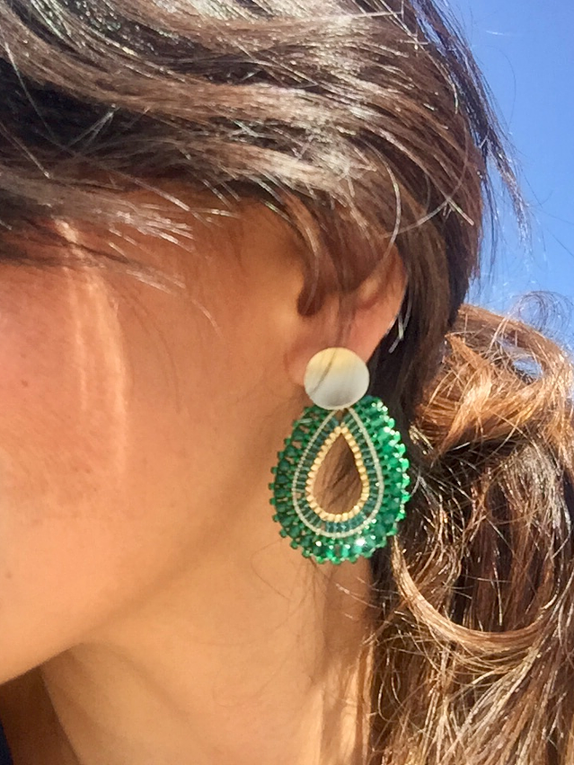 Aros tejidos con delicas, rocailles Miyuki y ágatas verdes en su contorno 3