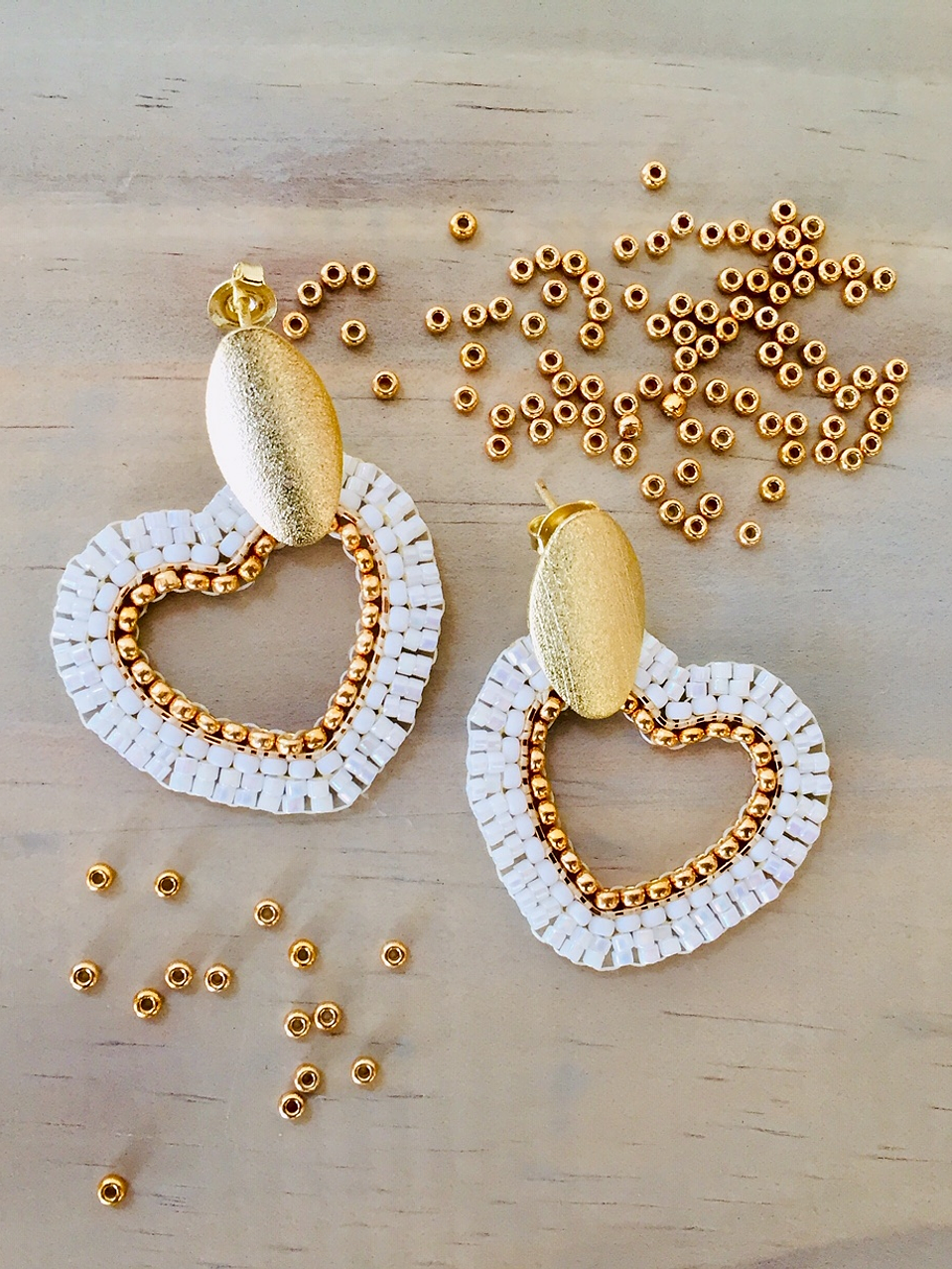 Aros tejidos a mano con delicas y rocailles Miyuki 1