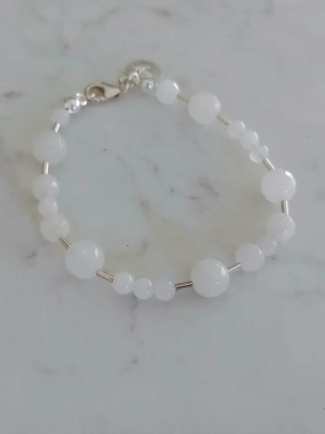 Pulsera de piedras cuarzo blanco y mostacillas de plata  2