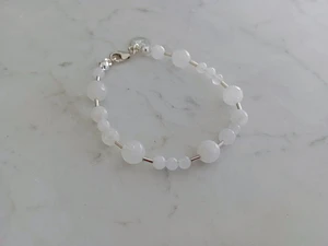 Pulsera de piedras cuarzo blanco y mostacillas de plata 