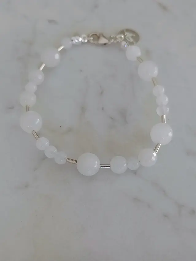 Pulsera de piedras cuarzo blanco y mostacillas de plata  3