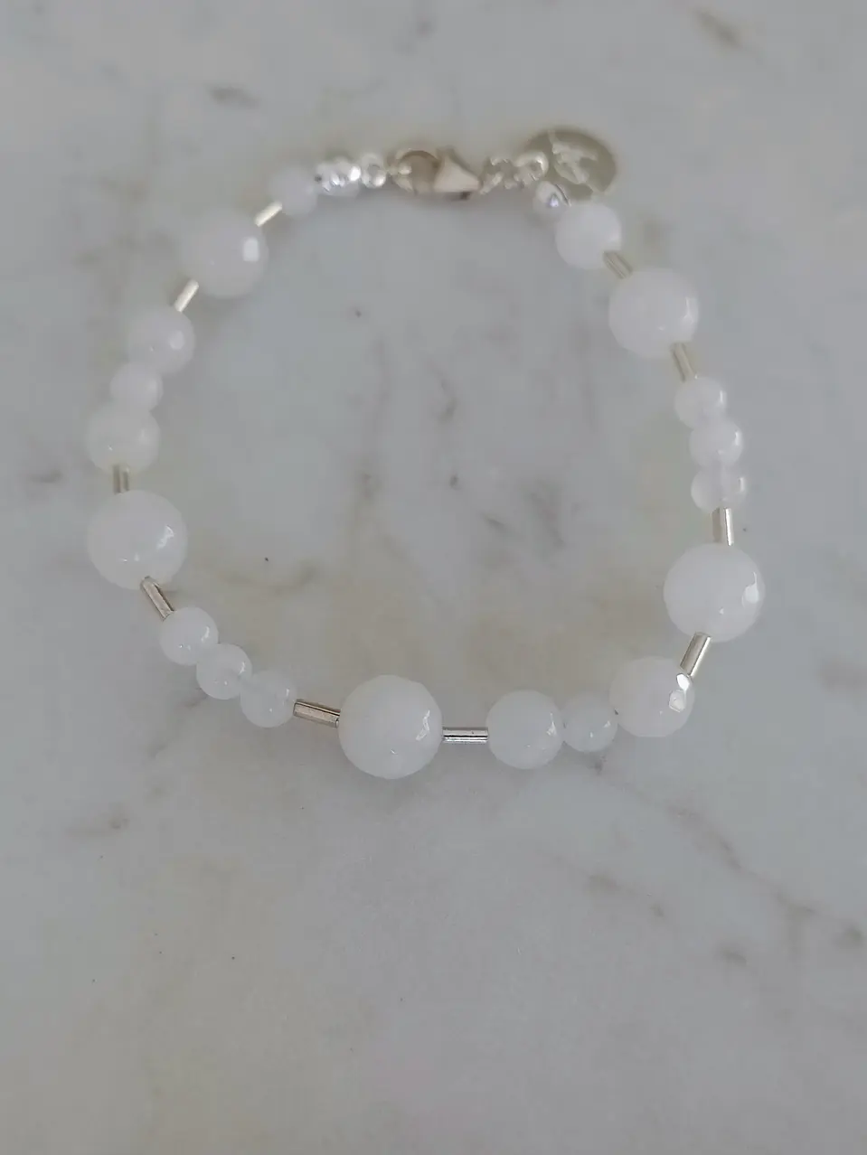 Pulsera de piedras cuarzo blanco y mostacillas de plata  3