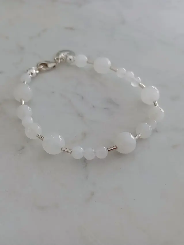 Pulsera de piedras cuarzo blanco y mostacillas de plata  5