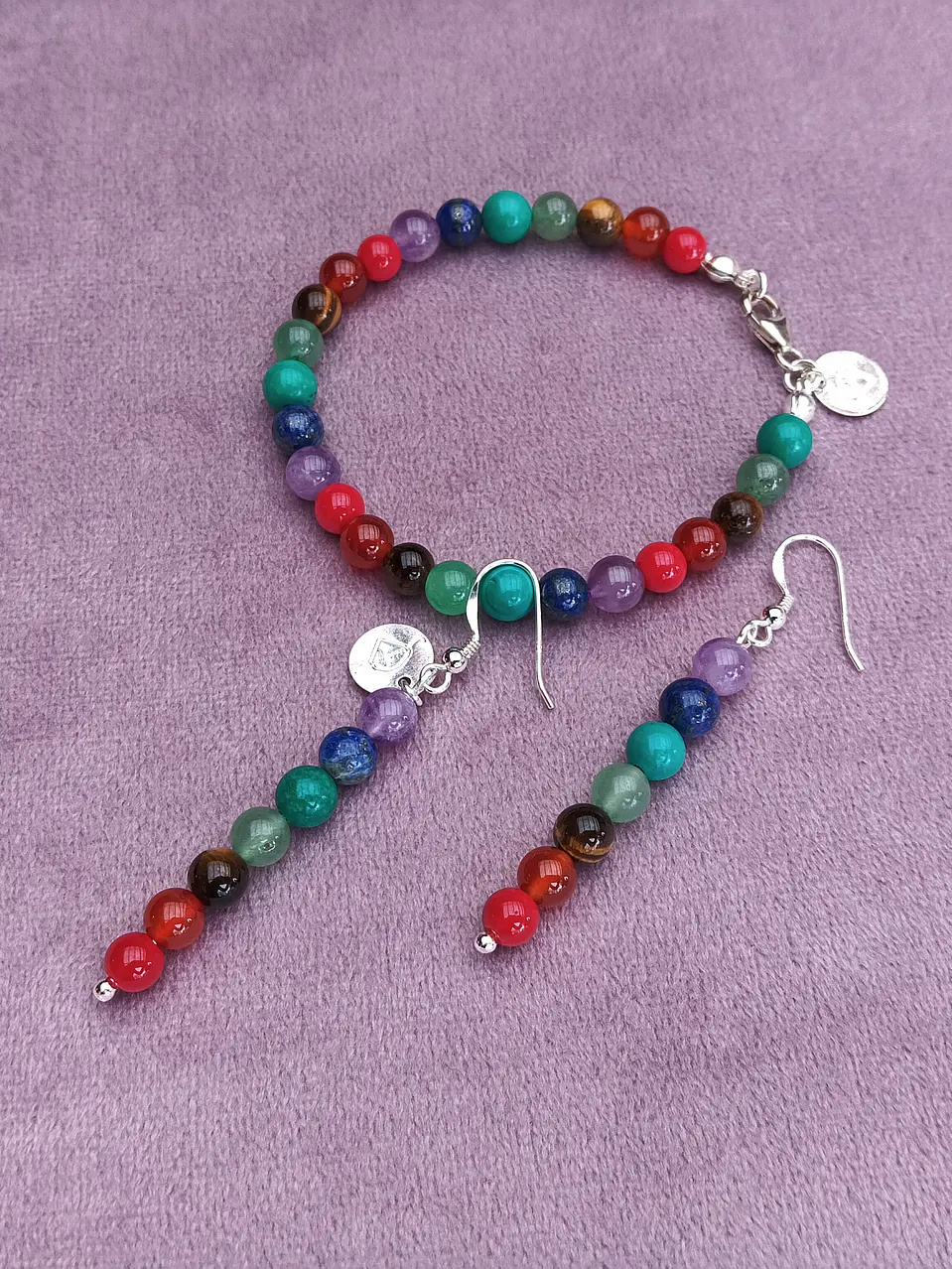 Conjunto de pulsera y aros de piedras de los 7 chakras 1