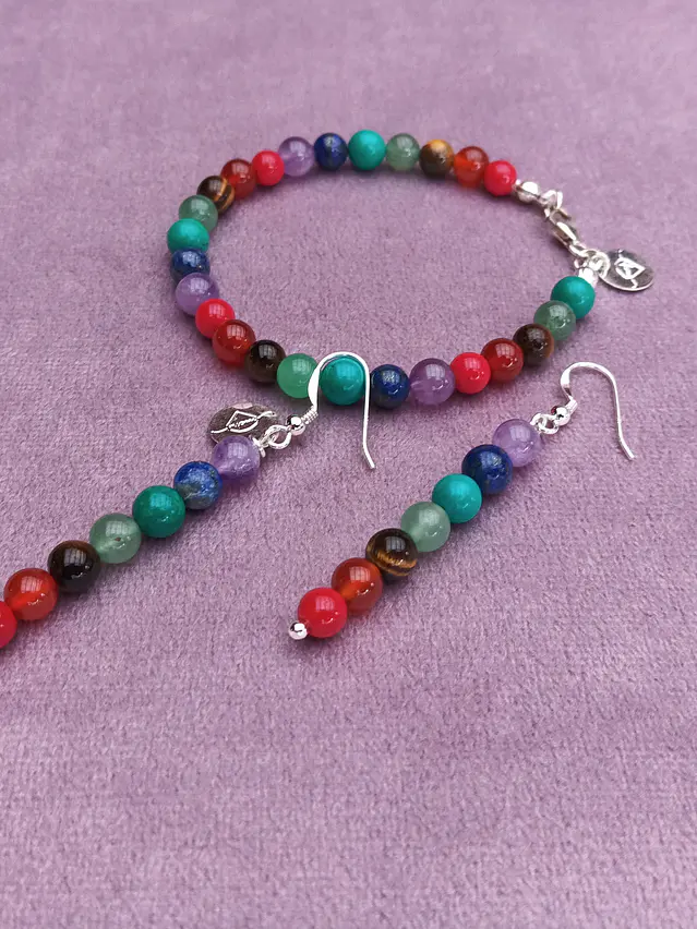 Conjunto de pulsera y aros de piedras de los 7 chakras 2