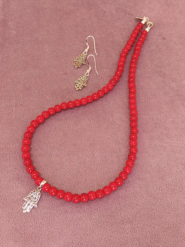 Conjunto de aros y collar de piedras jade rojo y mano de Fátima de plata 1