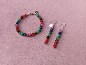 Conjunto de pulsera y aros de piedras de los 7 chakras