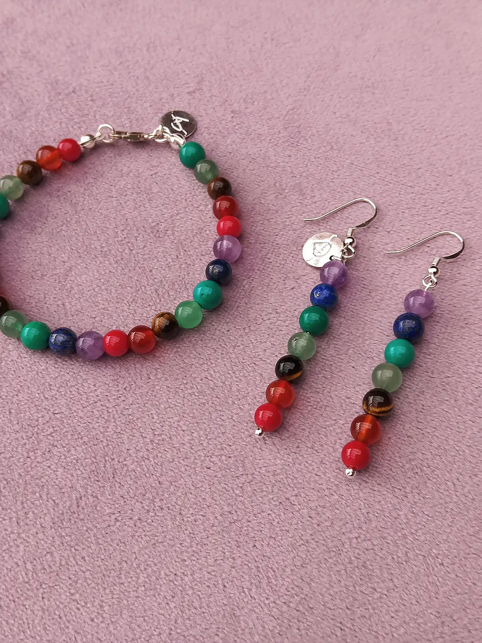 Conjunto de pulsera y aros de piedras de los 7 chakras 1