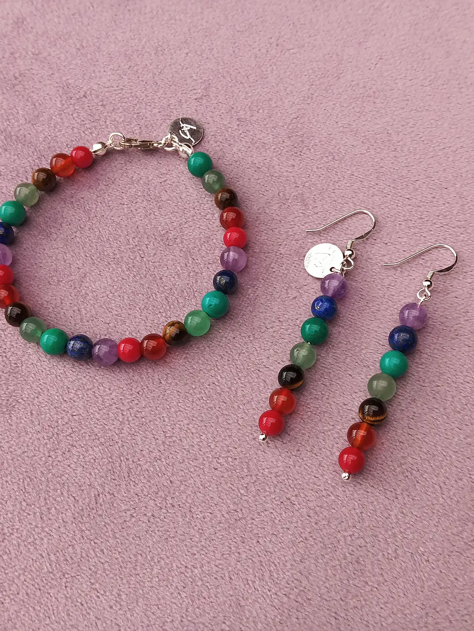 Conjunto de pulsera y aros de piedras de los 7 chakras 2