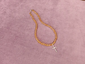 Collar de piedras citrino y cruz de plata
