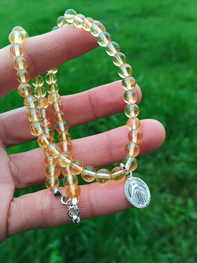 Collar de piedras citrino y virgecita de los rayos de plata 4