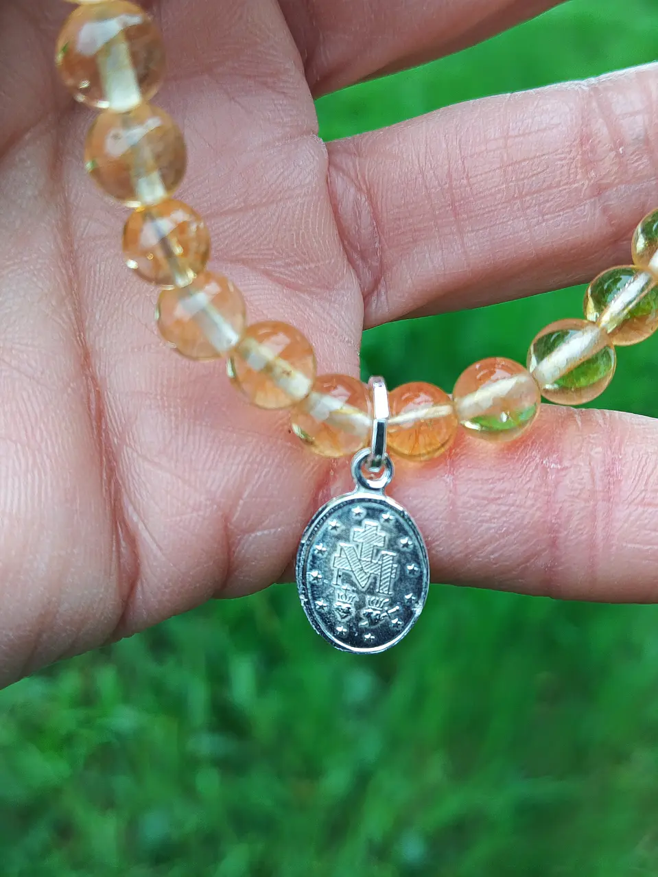 Collar de piedras citrino y virgecita de los rayos de plata 2