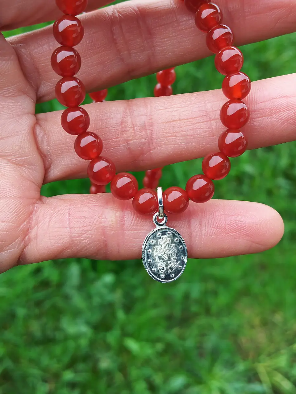 Collar de piedras cornalina y Virgencita de los rayos de plata 2