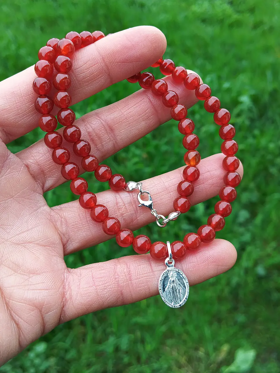 Collar de piedras cornalina y Virgencita de los rayos de plata 1