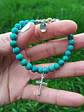 Pulsera de piedras turquesa y cruz de plata - Miniatura 1