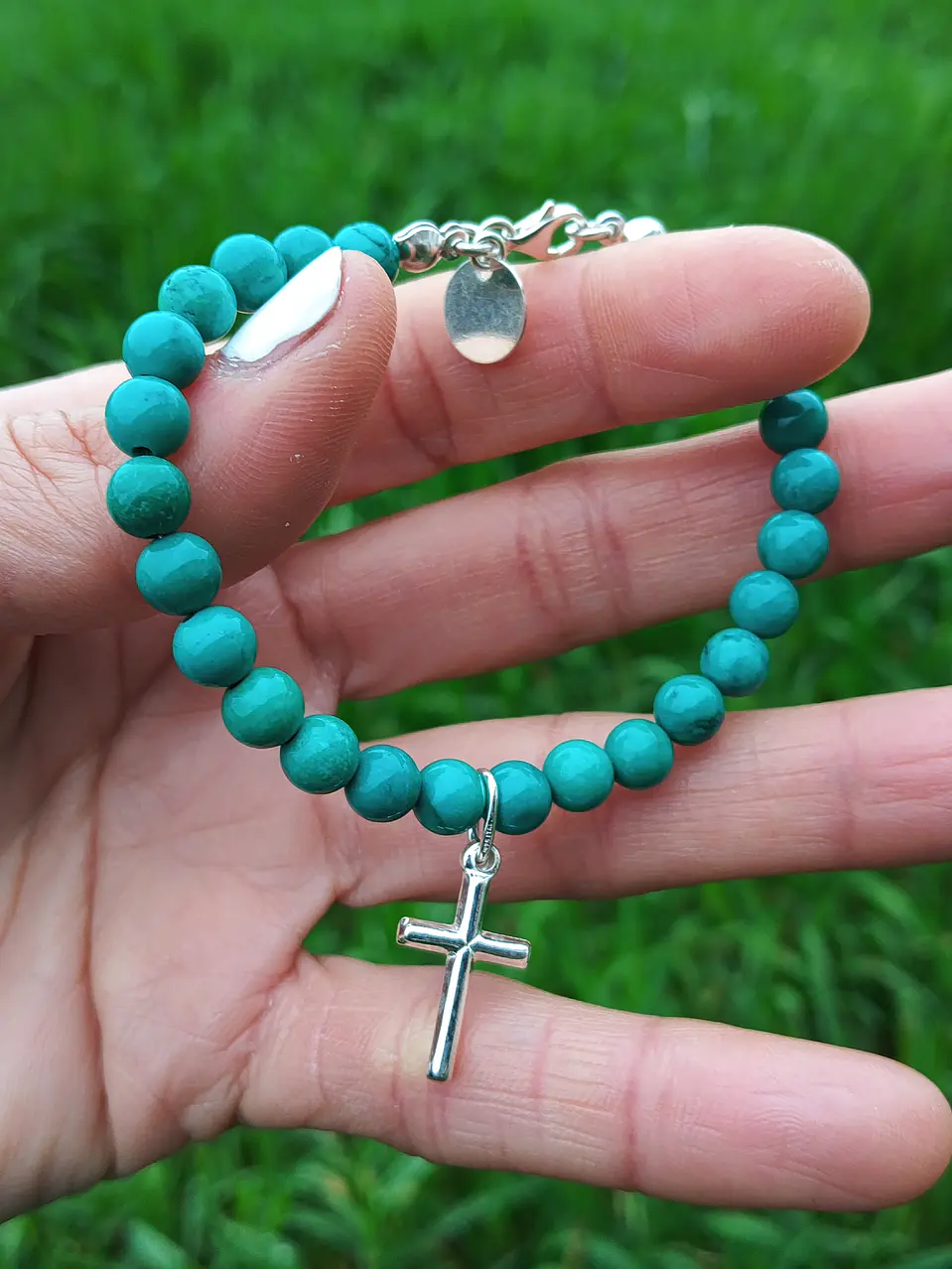 Pulsera de piedras turquesa y cruz de plata 1