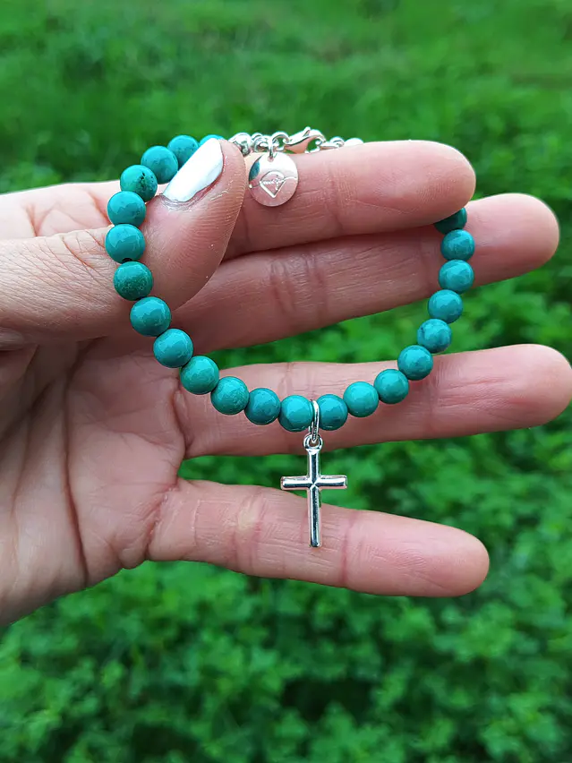 Pulsera de piedras turquesa y cruz de plata 3