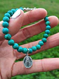 Pulsera de piedras turquesa y Virgencita de los rayos - Miniatura 1