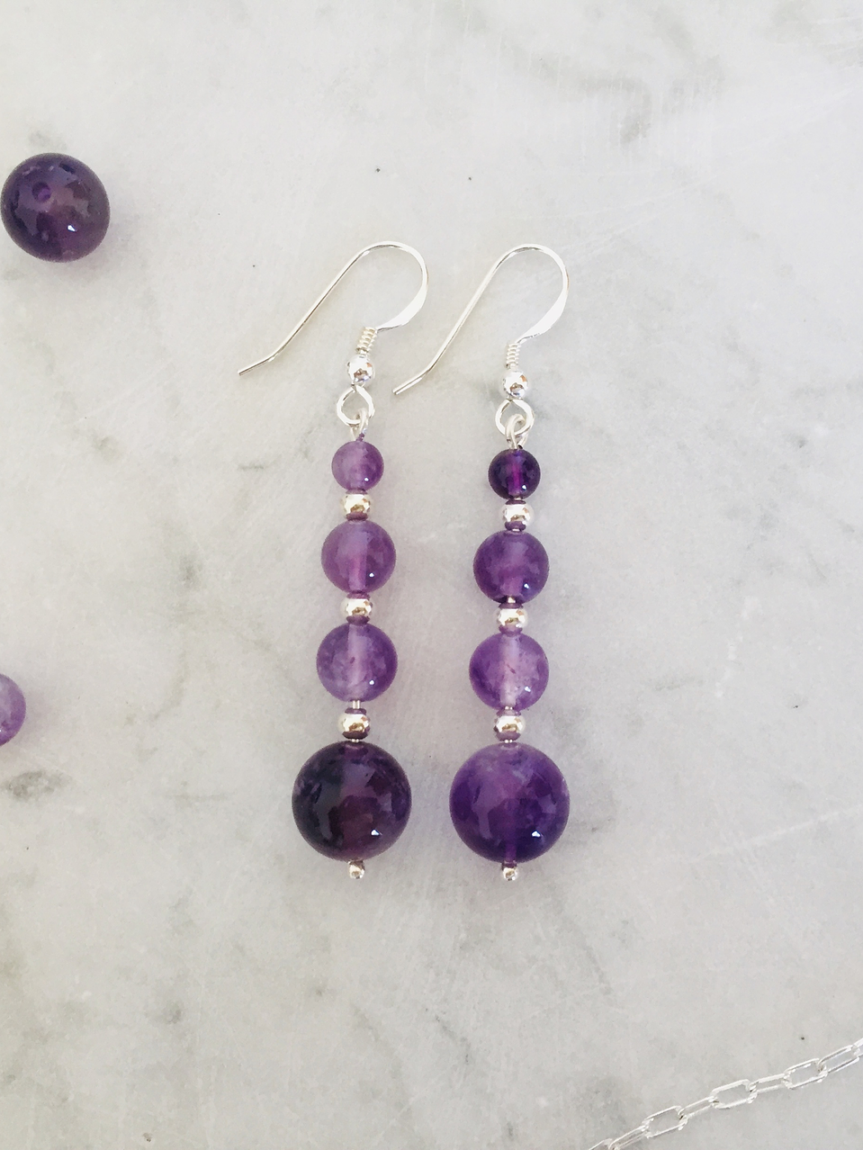 Aros de piedras amatista y detalles de plata 1